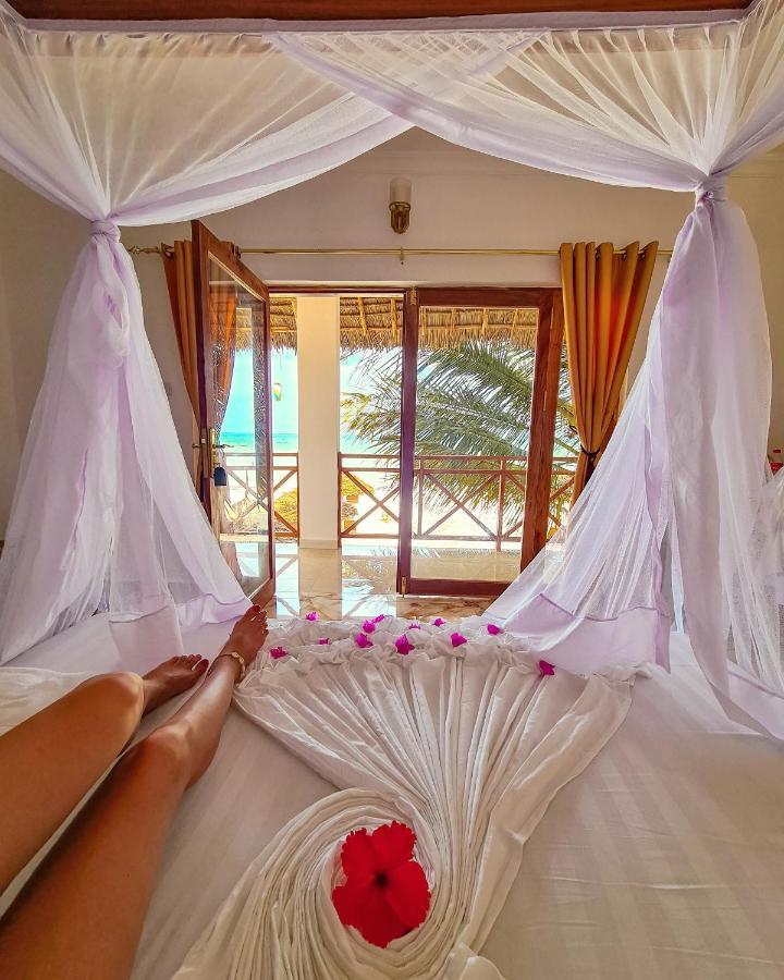 פונגווי Karibu Beach Resort מראה חיצוני תמונה